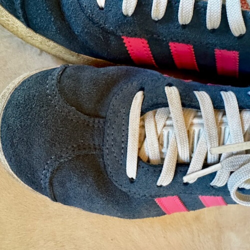 Adidas Gazelle Women’s Sneakers Navy Pink Suede Size 6.5 - Picture 5 of 8